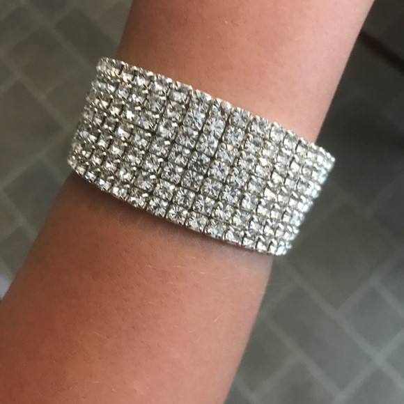 SILVER SPARKLING STRETCH BRACELT (NWOT) - Picture 3 of 5